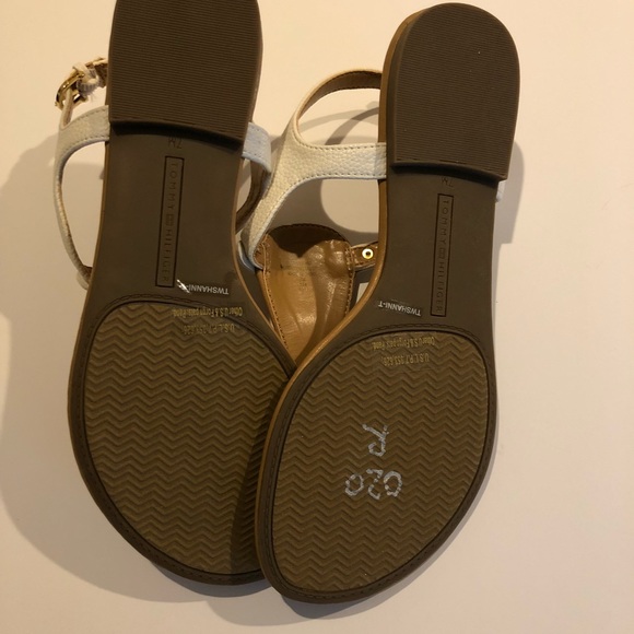 Tommy Hilfiger - Picture 2 of 7